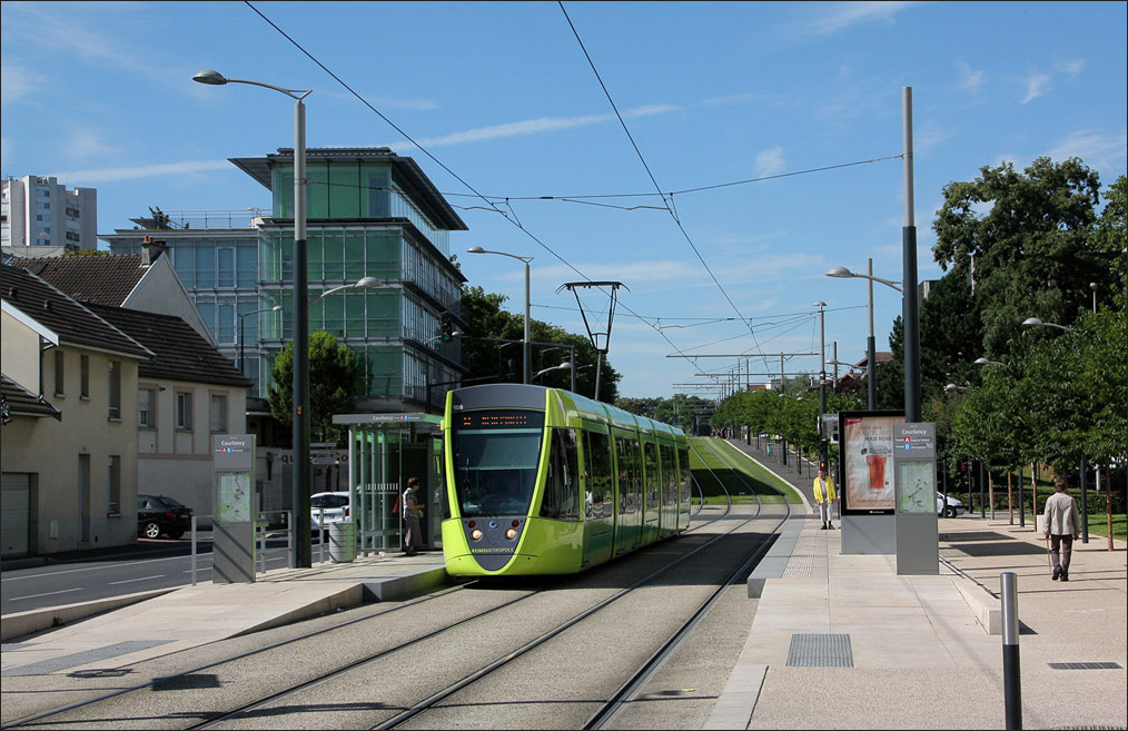 . Die Haltestelle  Courlancy  mit Citadis 108. 24.07.2012 (Matthias)