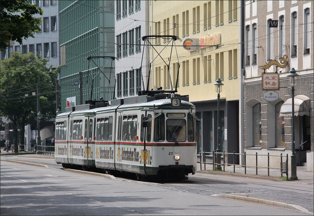 . Ein GT4-P��rchen in der Augsburger Halderstra�e nahe dem Hauptbahnhof. 23.07.2009 (Matthias)