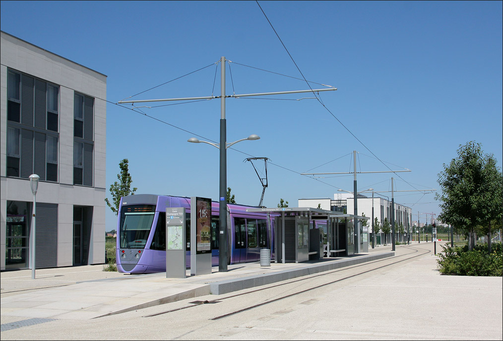 . Wagen 103 in der Endhaltestelle der Linie B am  Gare Champagne TGV . 24.07.2012 (Matthias)
