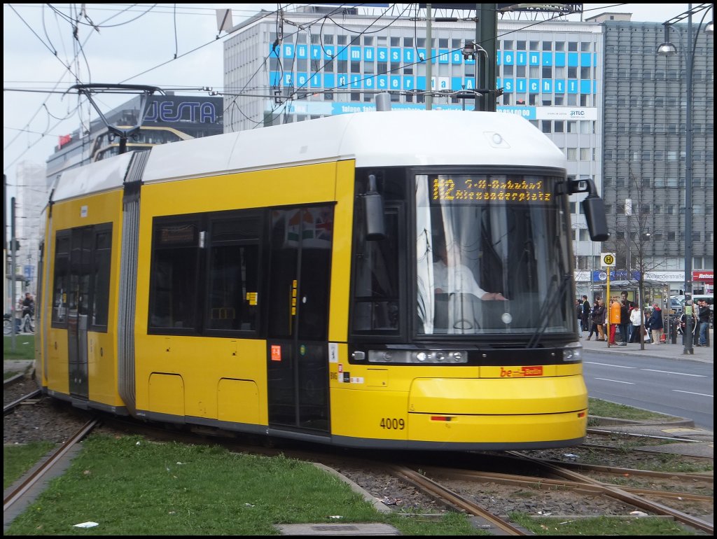 Moderne Stra�enbahn in Berlin am Alexanderplatz.