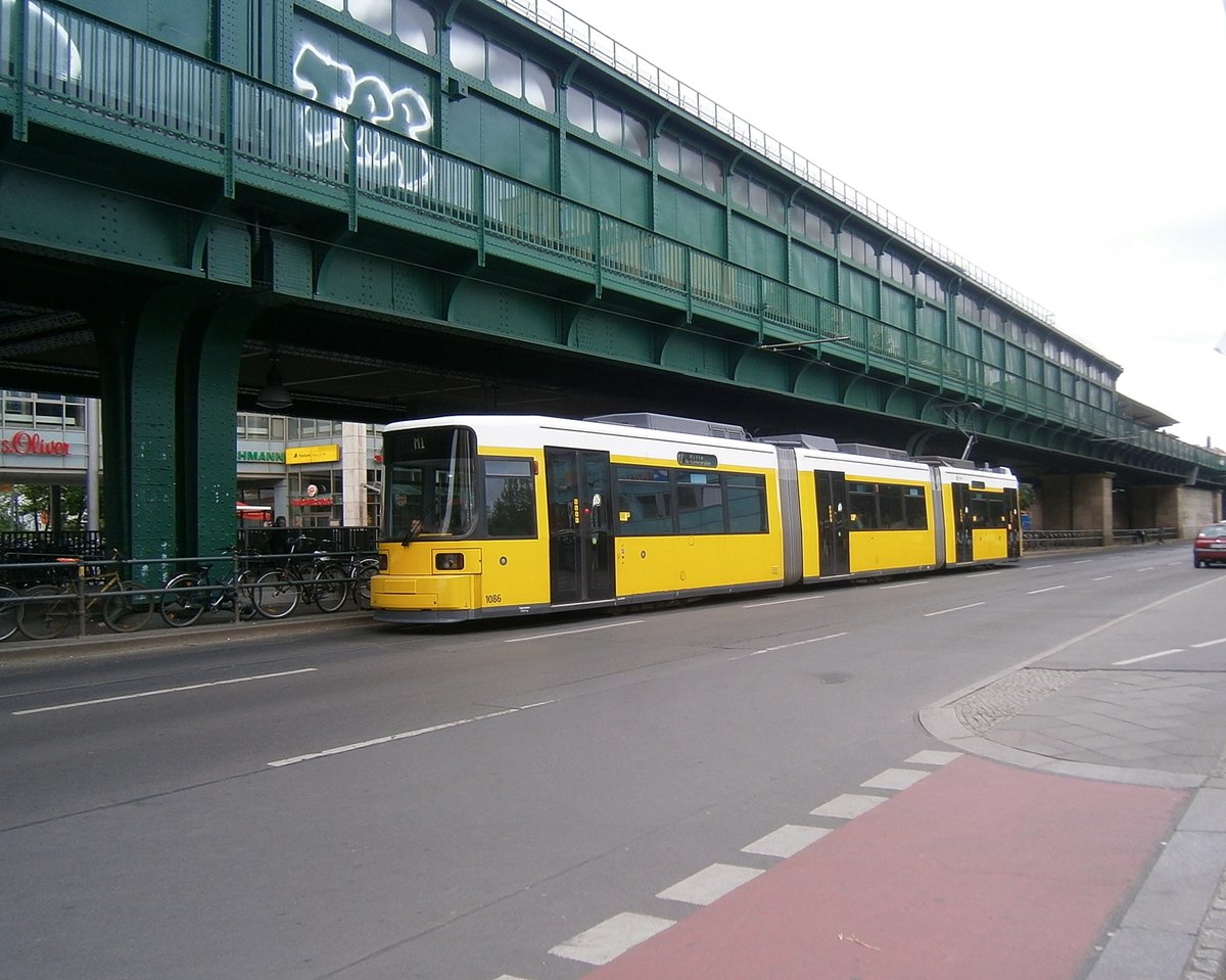 Berlin ,Prenzlauerberg,, Aufnahmezeit: 2015:05:10 ,strassenbahn der BVG