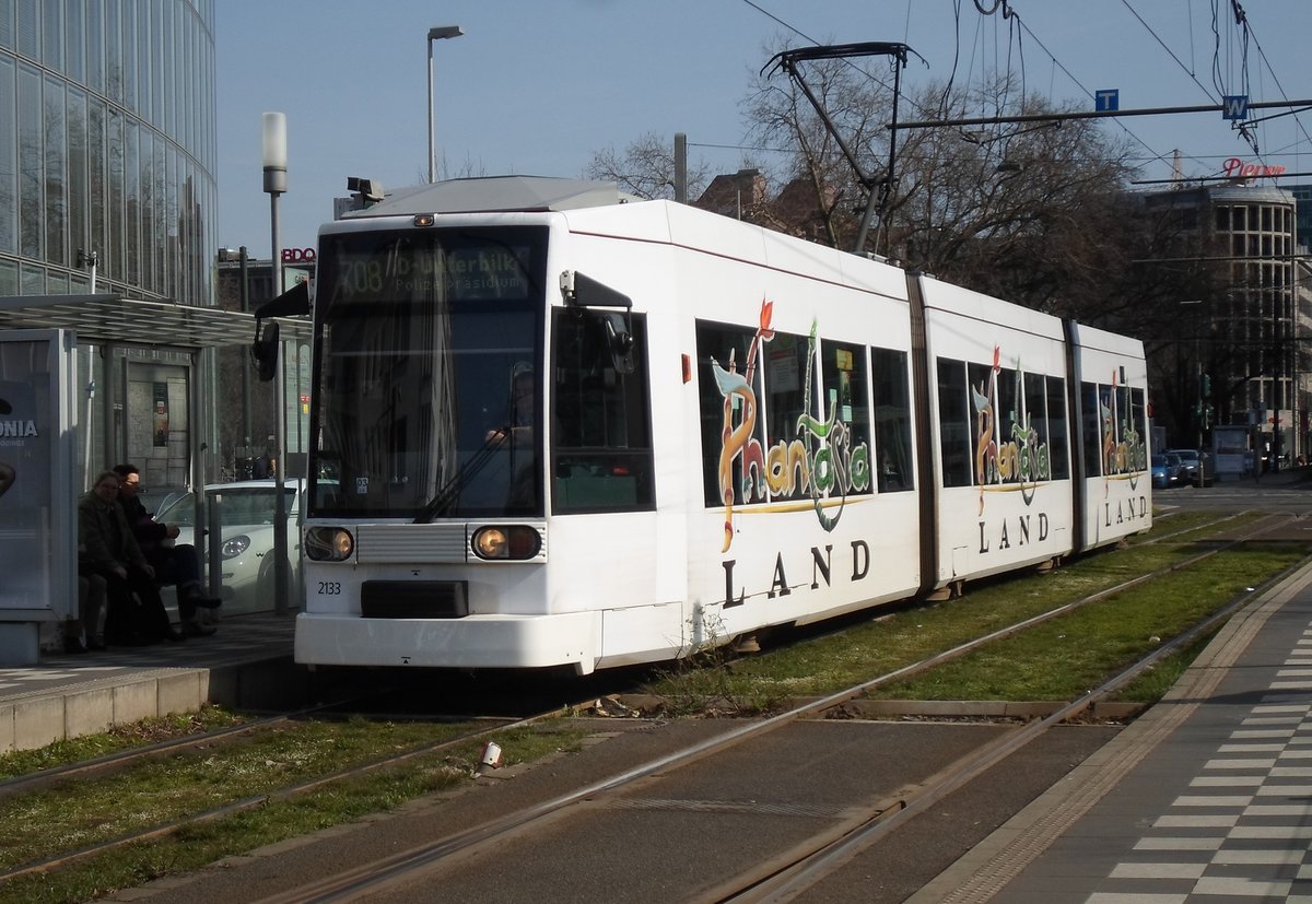 Düsseldorf ,  Strassenbahn der Rheinbahn,SAMSUNG ST76 / ST78, Aufnahmezeit: 2012:01:02 02:39:39, 