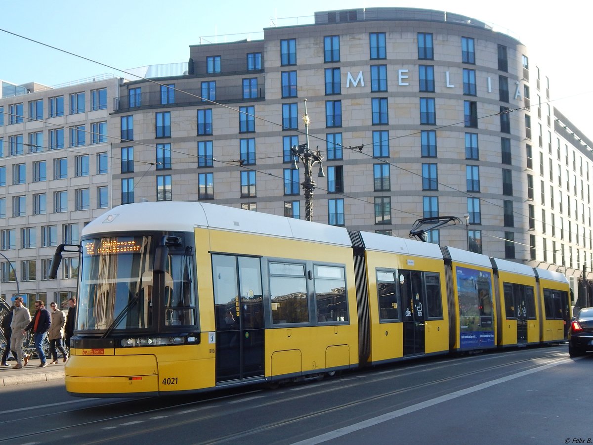 Flexity Nr. 4021 der BVG in Berlin.