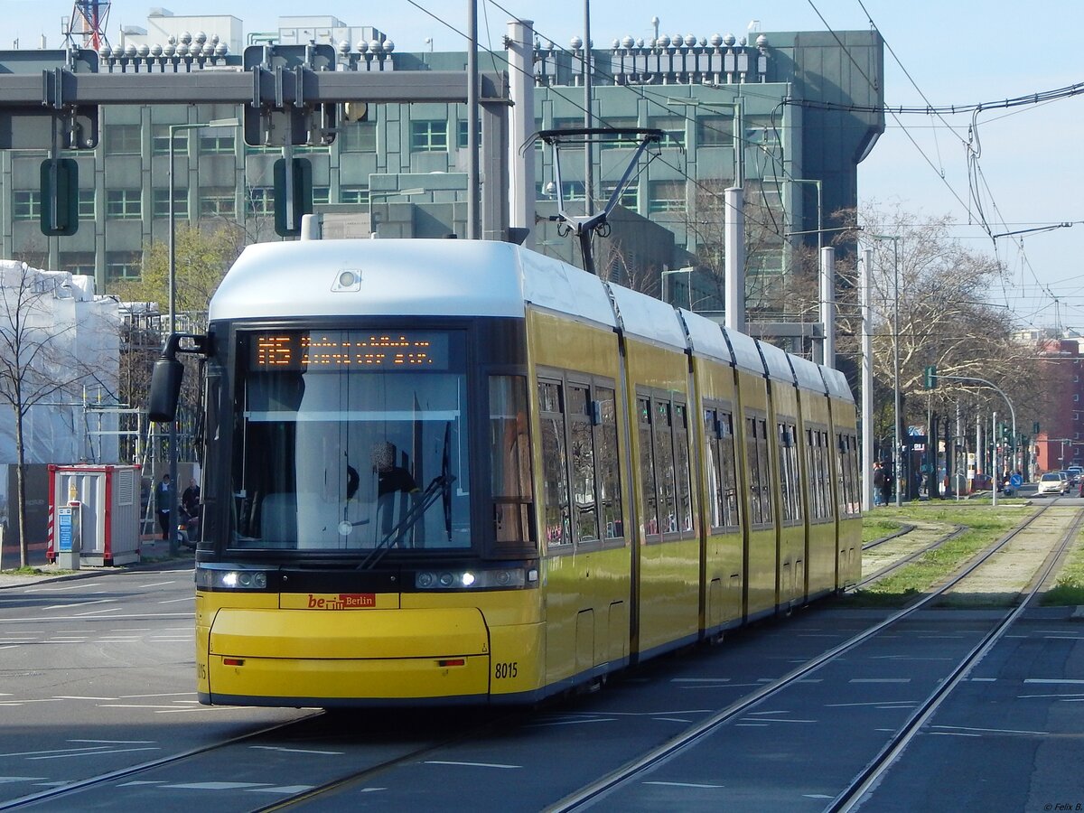 Flexity Nr. 8015 der BVG in Berlin.