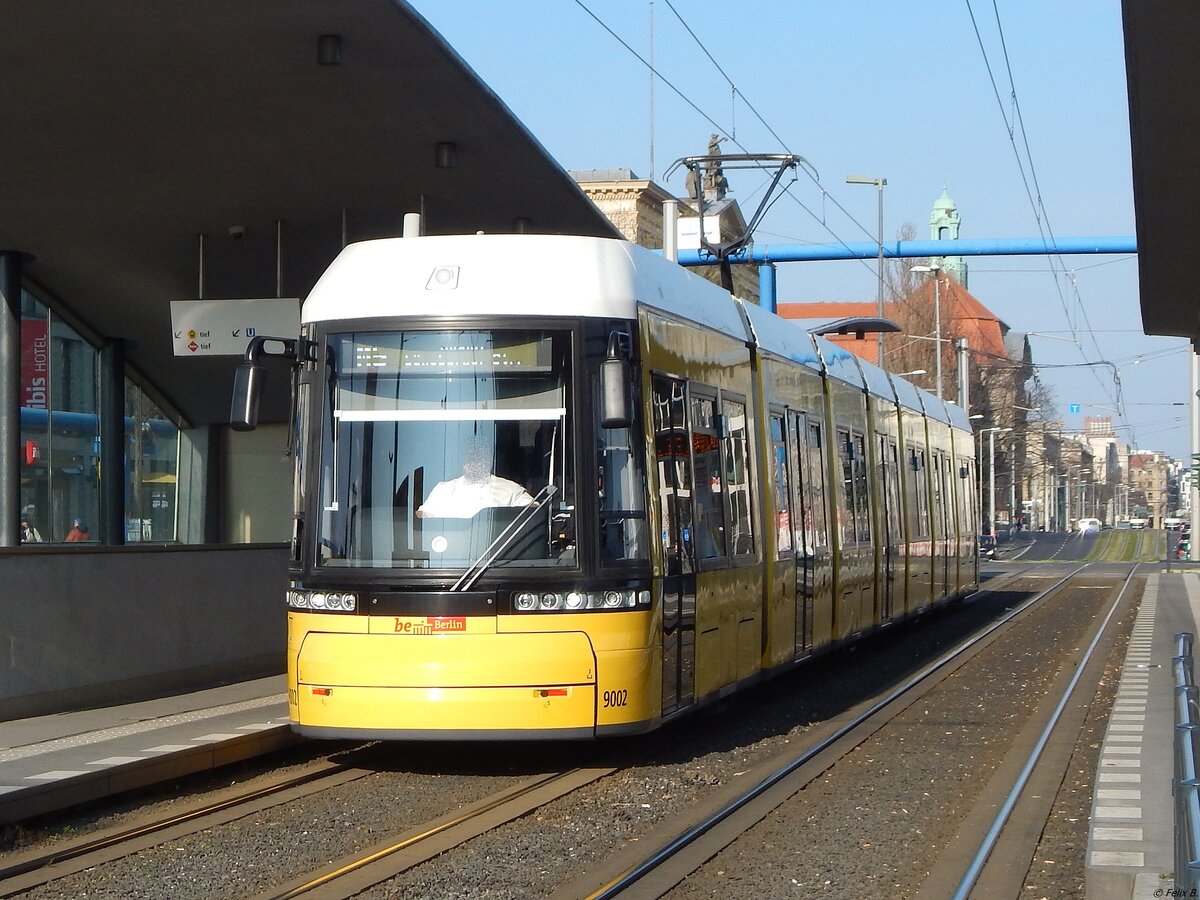 Flexity Nr. 9002 der BVG in Berlin.