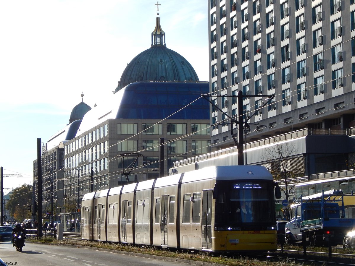 Flexity Nr. 9008 der BVG in Berlin.