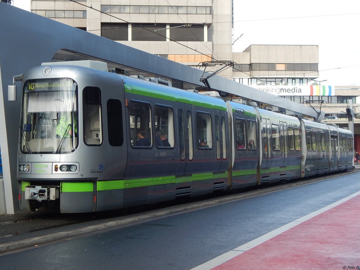 LHB 6xGlTwZR Nr. 2592 vom Baujahr 2000 der üstra in Hannover.