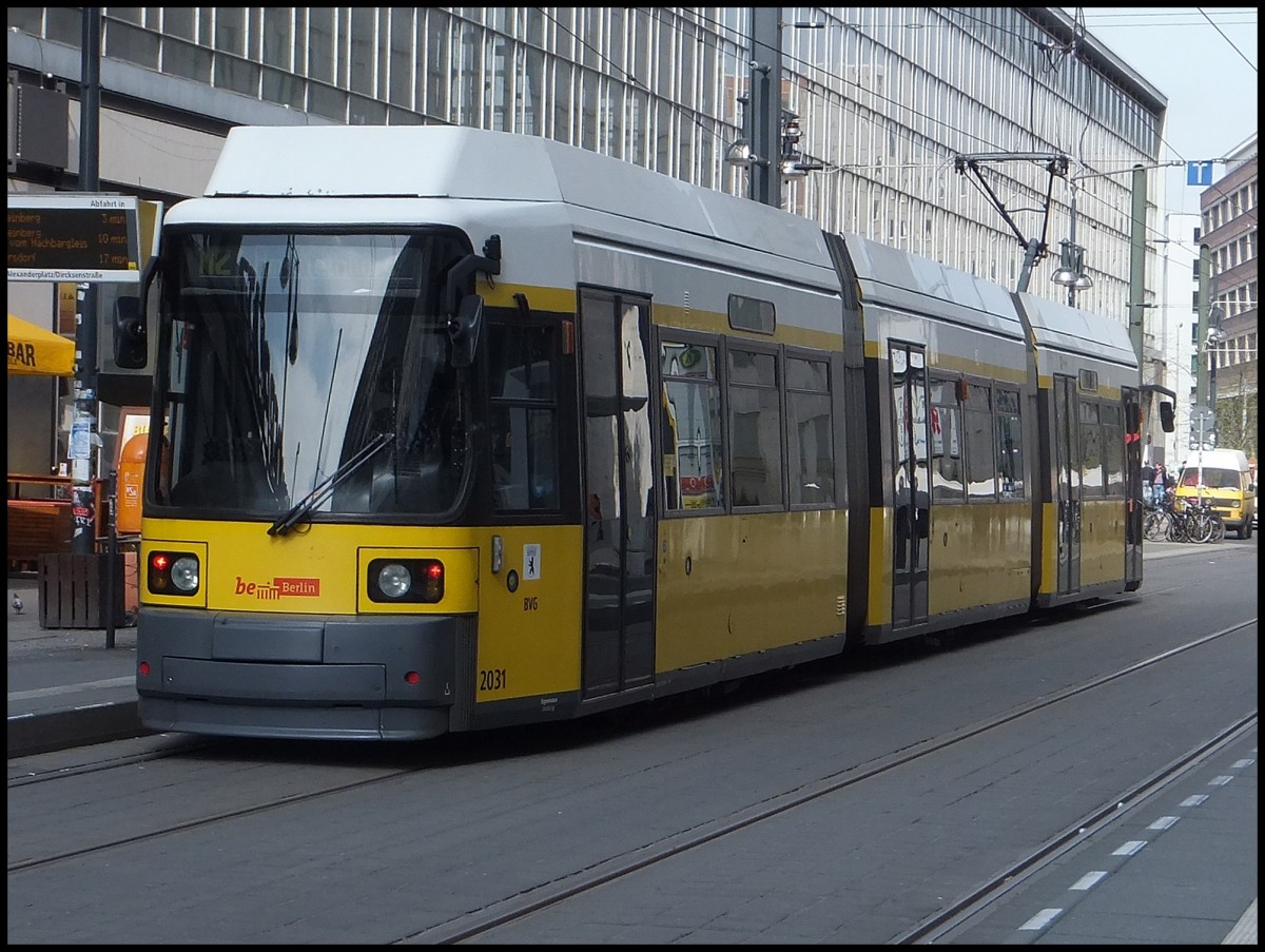 Moderne Flexity-Stra�enbahn in Berlin am Alexanderplatz.