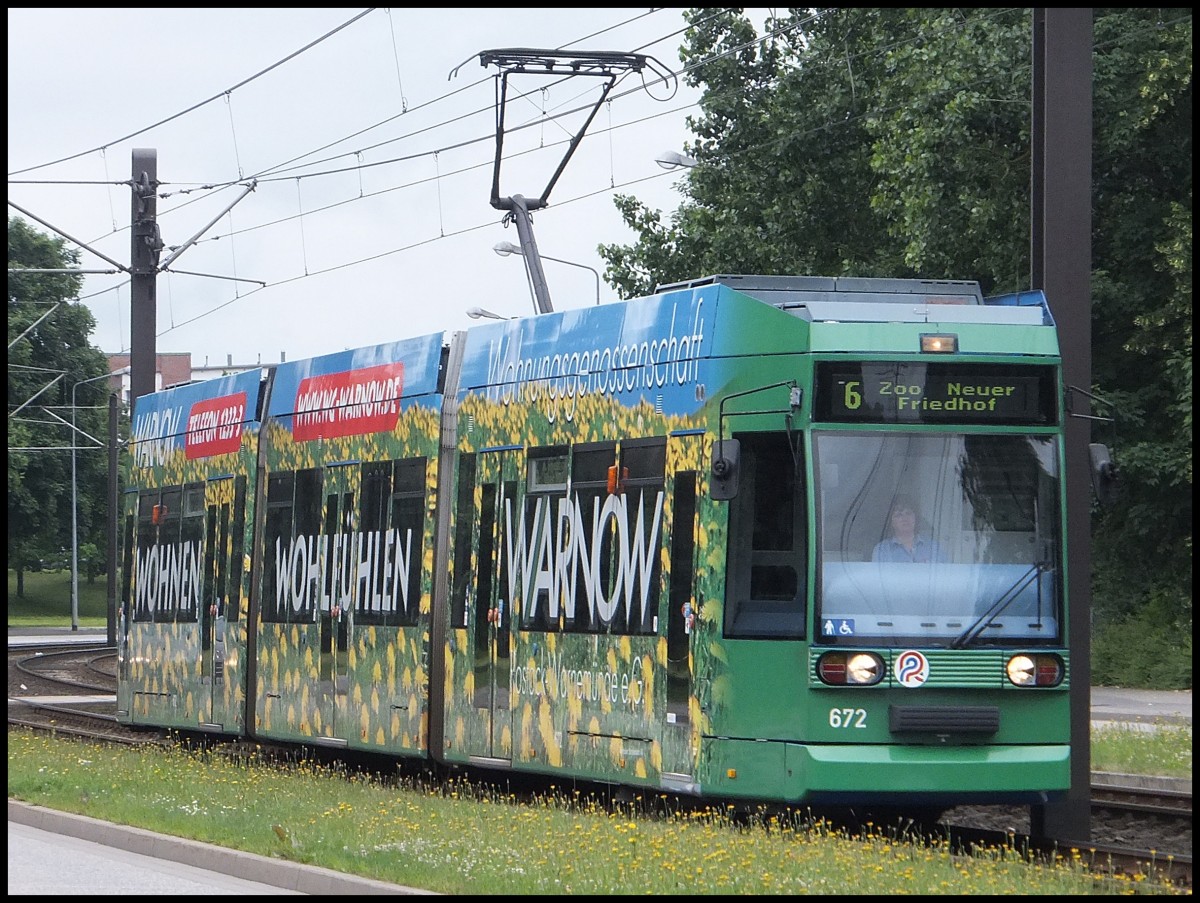 Moderne Stra�enbahn in Rostock.