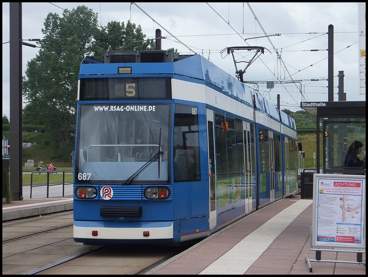 Moderne Stra�enbahn in Rostock.